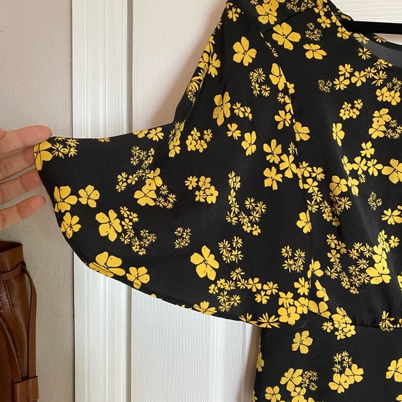 Who What Wear flutter sleeve peplum top - Picture 3 of 3